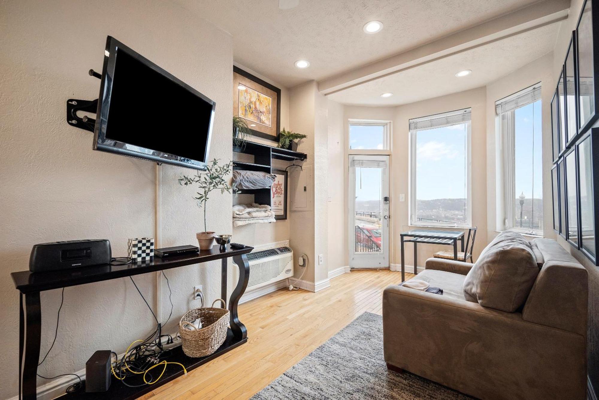 Charming Studio-Panoramic View-Your Pittsburgh Sanctuary公寓 外观 照片